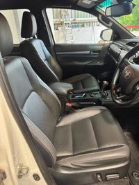 USED 2023 73 TOYOTA HI-LUX 2.8 D-4D Invincible X Pickup Double Cab 4dr Diesel Auto 4WD Euro 6 (s/s) (204 ps) LEATHER+CAMERA+AIR CON