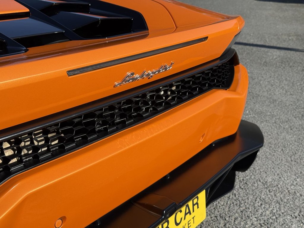 USED 2017 17 LAMBORGHINI HURACAN 5.2 V10 LP 610-4 Spyder 2dr Petrol LDF 4WD Euro 6 (s/s) (610 ps) Lift System, Gold II Tracker