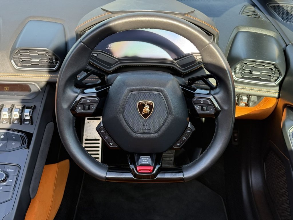USED 2017 17 LAMBORGHINI HURACAN 5.2 V10 LP 610-4 Spyder 2dr Petrol LDF 4WD Euro 6 (s/s) (610 ps) Lift System, Gold II Tracker