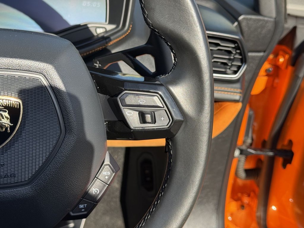 USED 2017 17 LAMBORGHINI HURACAN 5.2 V10 LP 610-4 Spyder 2dr Petrol LDF 4WD Euro 6 (s/s) (610 ps) Lift System, Gold II Tracker