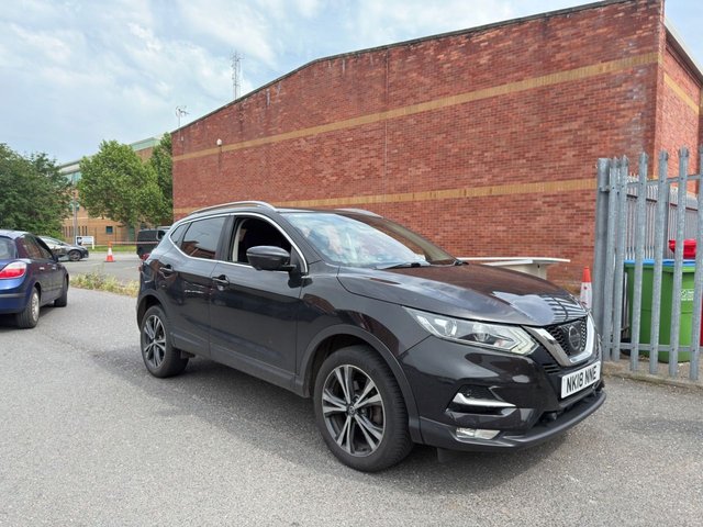 View our Nissan Qashqai 1.6 dCi N-Connecta SUV 5dr Diesel XTRON Euro 6 (s/s) (130 ps)