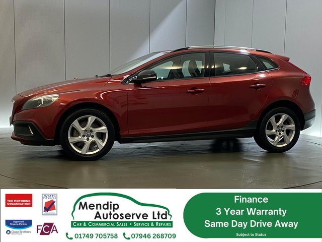 View our VOLVO V40 CROSS COUNTRY