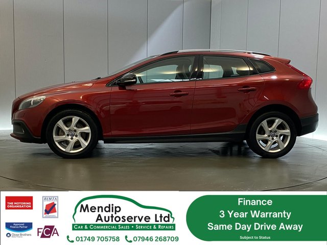 View our VOLVO V40 CROSS COUNTRY