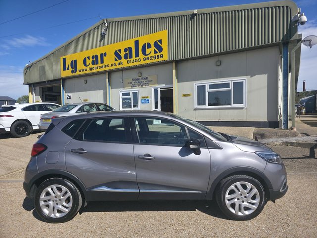 View our RENAULT CAPTUR