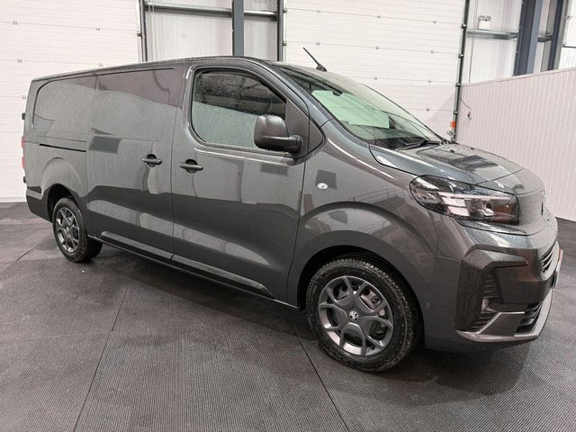 View our Vauxhall Vivaro 2.2 Pro XL LWB Euro 6 (s/s) (150 ps)