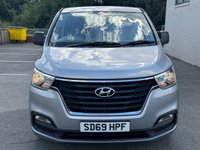 USED 2019 69 HYUNDAI i800 2.5 CRDi SE Nav MPV 5dr Diesel Manual Euro 6 (136 ps) 8 SEATER -- SAT NAV -- CAMERA -- PARKING SENSORS -- HEATED SEATS