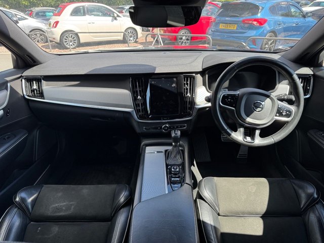 View our VOLVO V90