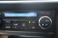 USED 2013 63 TOYOTA AURIS 1.6 V-Matic Icon Hatchback 5dr Petrol Multidrive S Euro 5 (132 ps) ***REVERSING CAMERA***