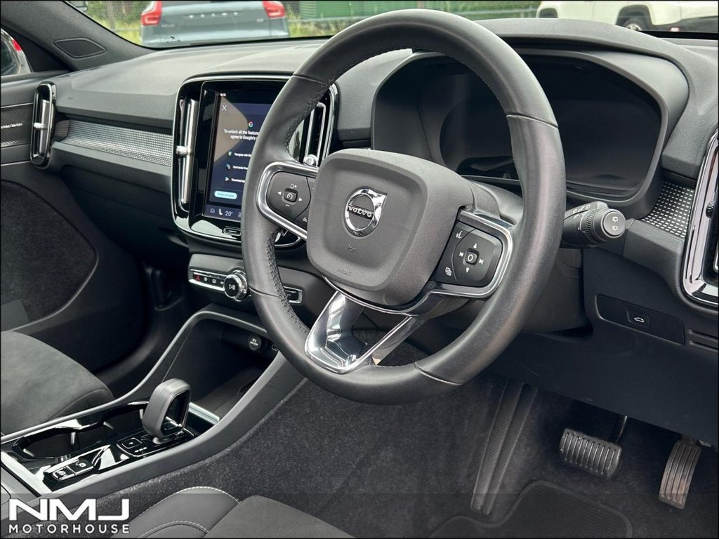 USED 2022 72 VOLVO XC40 2.0 B4 MHEV Ultimate DCT Auto Euro 6 (s/s) 5dr 9.9%APR PAN ROOF FULL SH