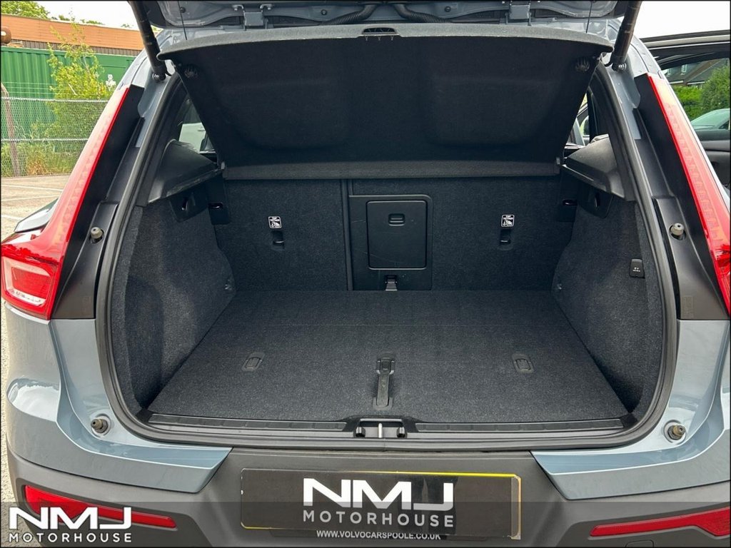 USED 2022 72 VOLVO XC40 2.0 B4 MHEV Ultimate DCT Auto Euro 6 (s/s) 5dr 9.9%APR PAN ROOF FULL SH