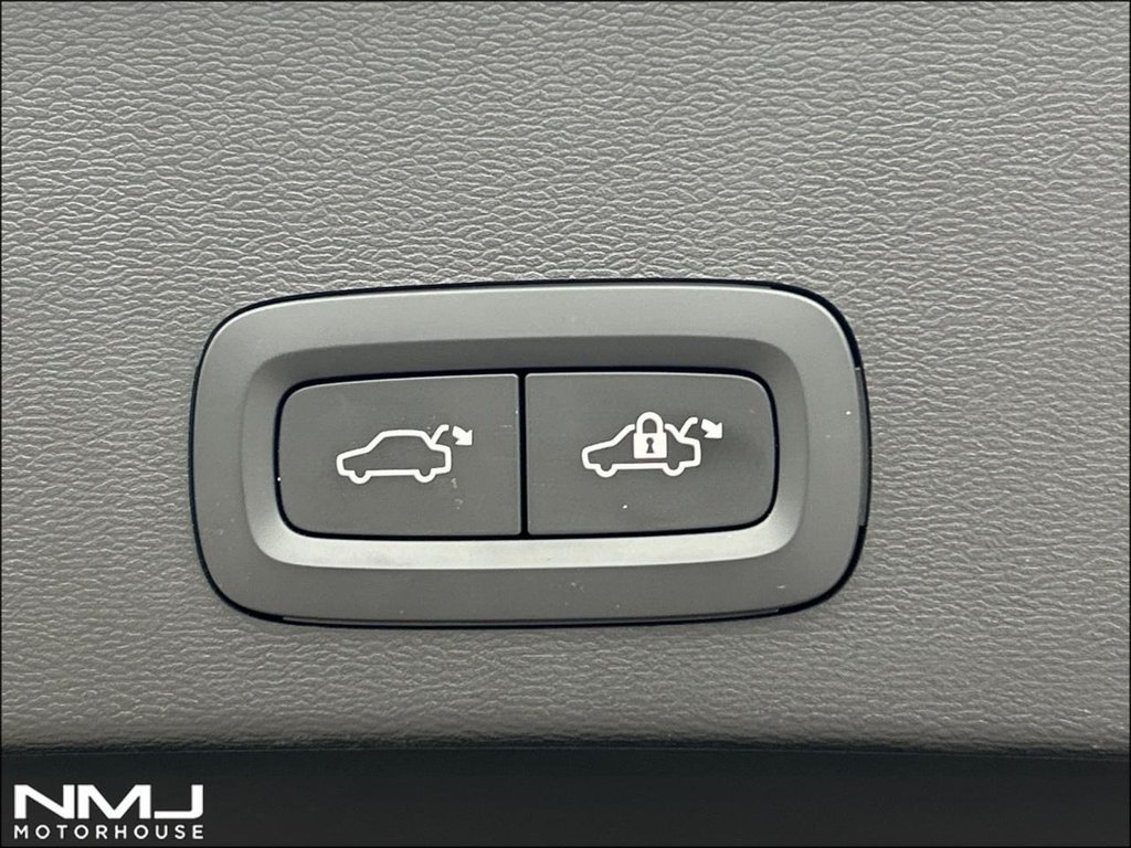 USED 2022 72 VOLVO XC40 2.0 B4 MHEV Ultimate DCT Auto Euro 6 (s/s) 5dr 9.9%APR PAN ROOF FULL SH