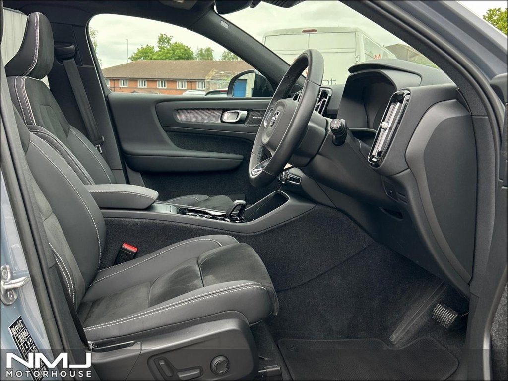 USED 2022 72 VOLVO XC40 2.0 B4 MHEV Ultimate DCT Auto Euro 6 (s/s) 5dr 9.9%APR PAN ROOF FULL SH
