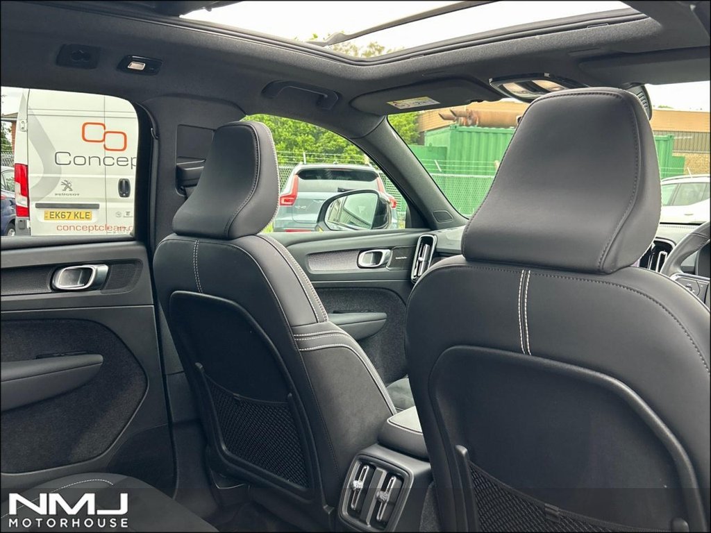 USED 2022 72 VOLVO XC40 2.0 B4 MHEV Ultimate DCT Auto Euro 6 (s/s) 5dr 9.9%APR PAN ROOF FULL SH