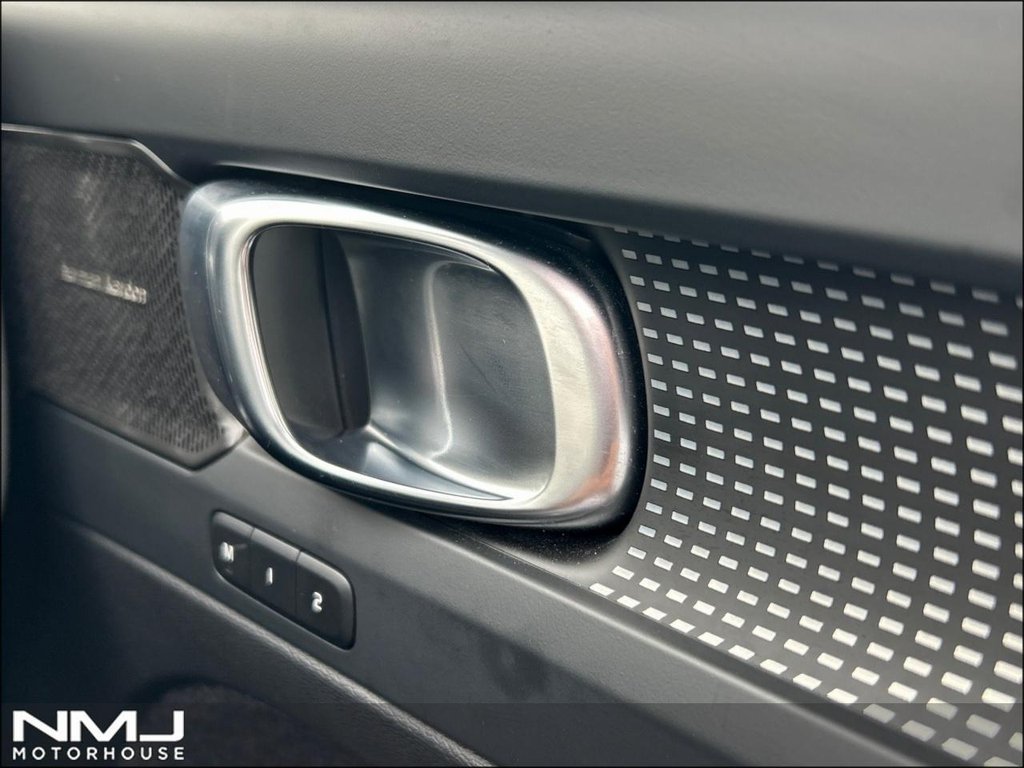 USED 2022 72 VOLVO XC40 2.0 B4 MHEV Ultimate DCT Auto Euro 6 (s/s) 5dr 9.9%APR PAN ROOF FULL SH
