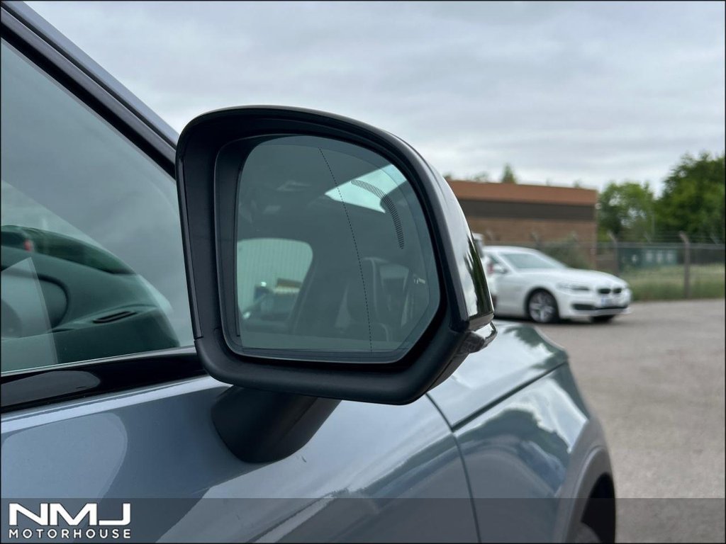 USED 2022 72 VOLVO XC40 2.0 B4 MHEV Ultimate DCT Auto Euro 6 (s/s) 5dr 9.9%APR PAN ROOF FULL SH