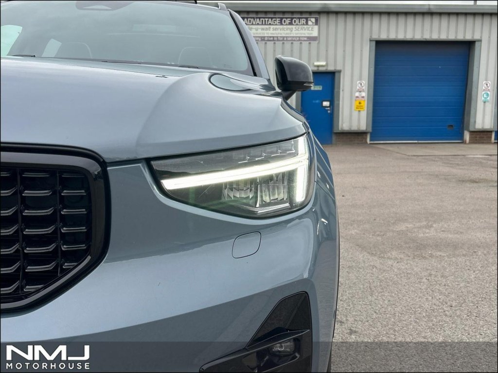USED 2022 72 VOLVO XC40 2.0 B4 MHEV Ultimate DCT Auto Euro 6 (s/s) 5dr 9.9%APR PAN ROOF FULL SH