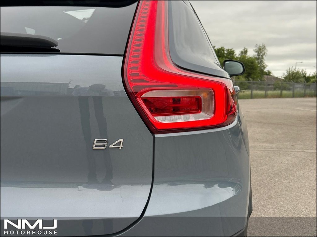 USED 2022 72 VOLVO XC40 2.0 B4 MHEV Ultimate DCT Auto Euro 6 (s/s) 5dr 9.9%APR PAN ROOF FULL SH
