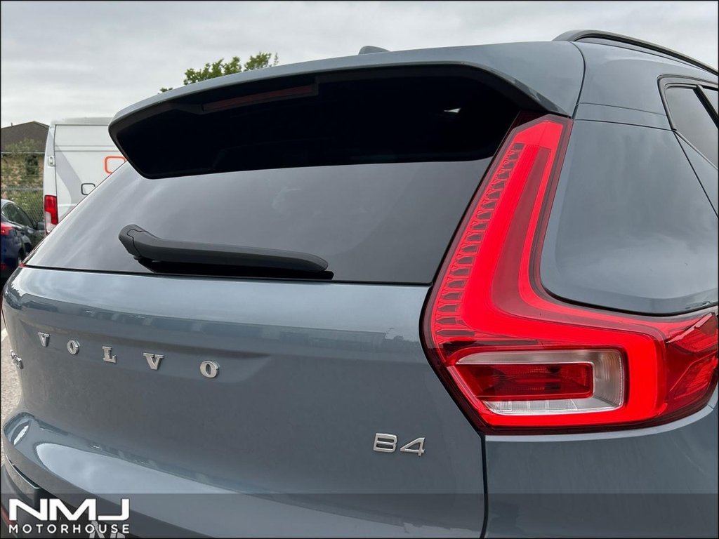 USED 2022 72 VOLVO XC40 2.0 B4 MHEV Ultimate DCT Auto Euro 6 (s/s) 5dr 9.9%APR PAN ROOF FULL SH