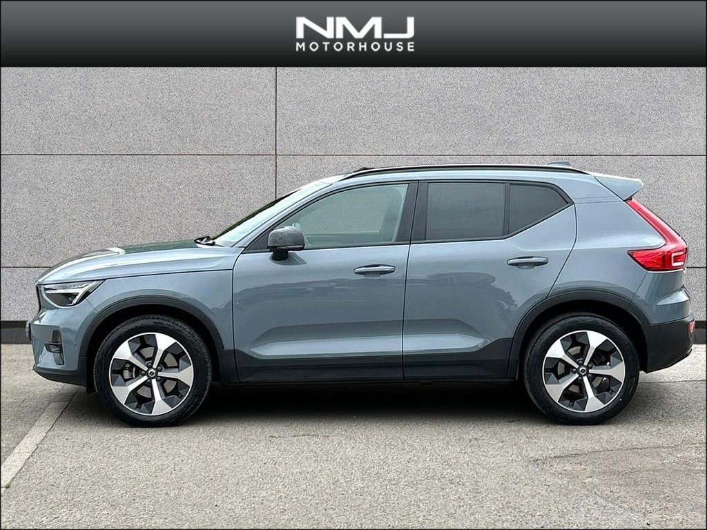 USED 2022 72 VOLVO XC40 2.0 B4 MHEV Ultimate DCT Auto Euro 6 (s/s) 5dr 9.9%APR PAN ROOF FULL SH
