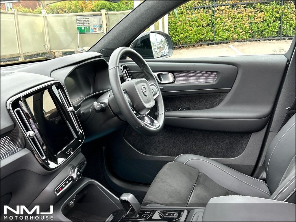 USED 2022 72 VOLVO XC40 2.0 B4 MHEV Ultimate DCT Auto Euro 6 (s/s) 5dr 9.9%APR PAN ROOF FULL SH