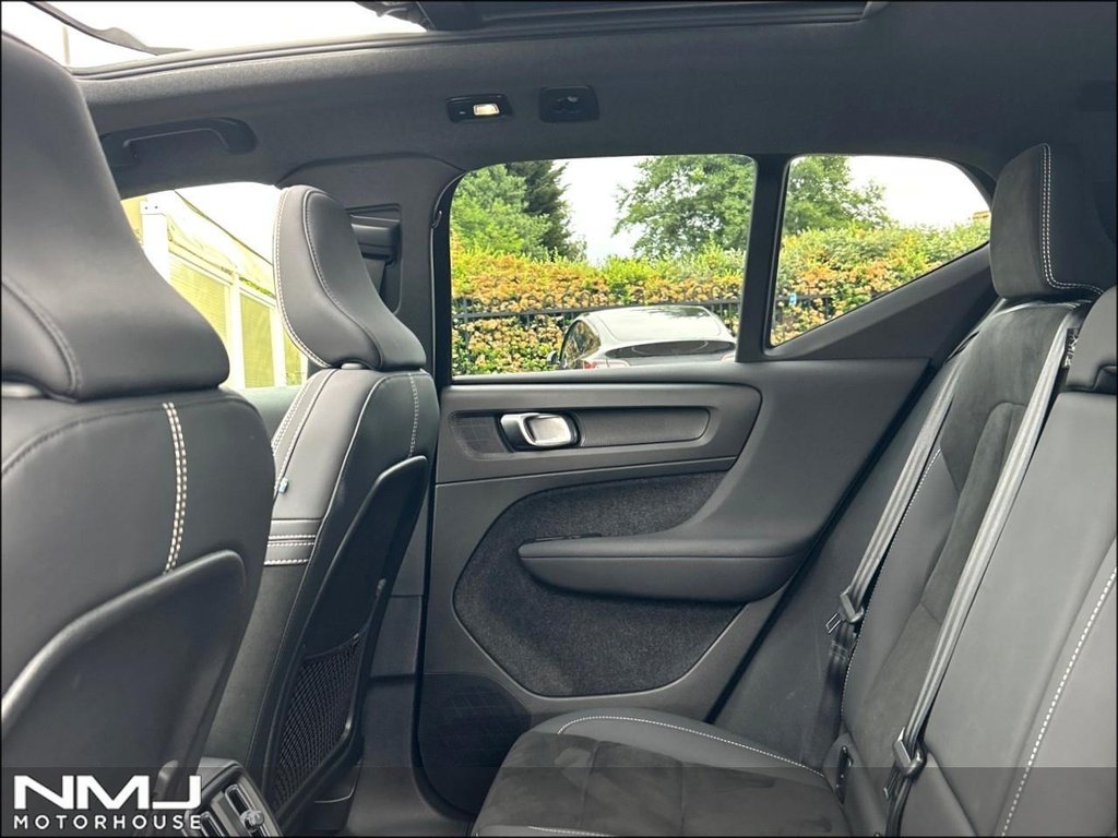 USED 2022 72 VOLVO XC40 2.0 B4 MHEV Ultimate DCT Auto Euro 6 (s/s) 5dr 9.9%APR PAN ROOF FULL SH