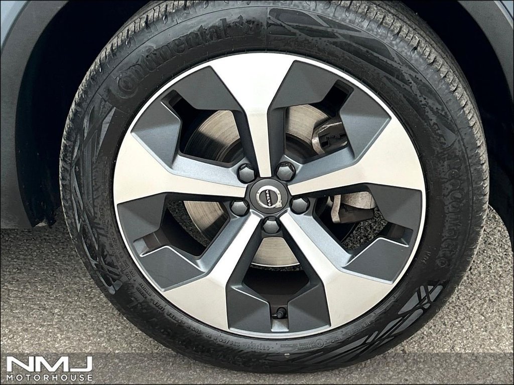 USED 2022 72 VOLVO XC40 2.0 B4 MHEV Ultimate DCT Auto Euro 6 (s/s) 5dr 9.9%APR PAN ROOF FULL SH