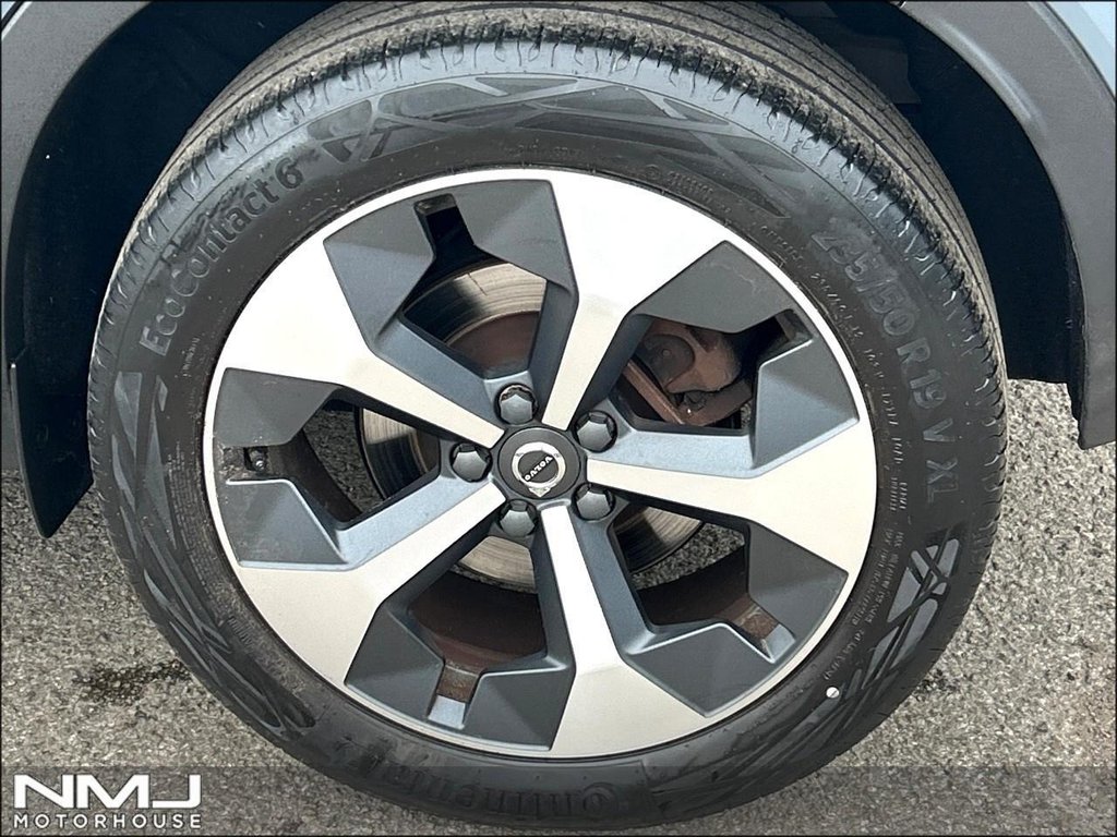 USED 2022 72 VOLVO XC40 2.0 B4 MHEV Ultimate DCT Auto Euro 6 (s/s) 5dr 9.9%APR PAN ROOF FULL SH