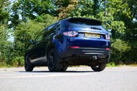 USED 2015 65 LAND ROVER DISCOVERY SPORT 2.0 TD4 HSE Luxury SUV 5dr Diesel Auto 4WD Euro 6 (s/s) (180 ps) LOIRE BLUE METALLIC PAINTWORK + SUNROOF + WINTER PACK + 7 SEATS