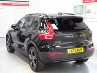 USED 2020 70 VOLVO XC40 1.5 T3 R-Design SUV 5dr Petrol Auto Euro 6 (s/s) (163 ps) SAT NAV-H/K SOUND-PAN ROOF