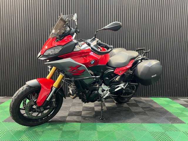 View our BMW F 900 XR