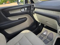 USED 2019 19 VOLVO XC40 2.0 D3 Inscription SUV 5dr Diesel Auto AWD Euro 6 (s/s) (150 ps) 