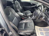 USED 2015 64 VOLVO V40 CROSS COUNTRY 1.6 D2 Lux Nav Hatchback 5dr Diesel Manual Euro 5 (s/s) (115 ps) 2 OWNERS, 2 KEYS, &pound;20 TAX