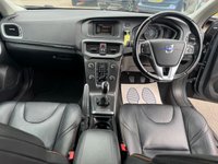 USED 2015 64 VOLVO V40 CROSS COUNTRY 1.6 D2 Lux Nav Hatchback 5dr Diesel Manual Euro 5 (s/s) (115 ps) 2 OWNERS, 2 KEYS, &pound;20 TAX