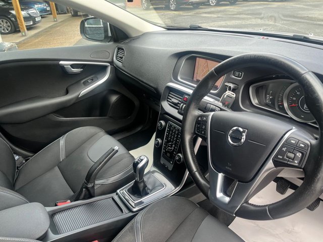 View our VOLVO V40