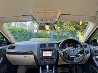 USED 2016 16 VOLKSWAGEN JETTA 1.4 TSI BlueMotion Tech SE Saloon 4dr Petrol DSG Euro 6 (s/s) (150 ps) 