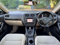 USED 2016 16 VOLKSWAGEN JETTA 1.4 TSI BlueMotion Tech SE Saloon 4dr Petrol DSG Euro 6 (s/s) (150 ps) 