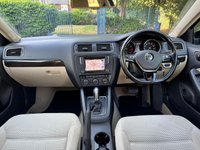 USED 2016 16 VOLKSWAGEN JETTA 1.4 TSI BlueMotion Tech SE Saloon 4dr Petrol DSG Euro 6 (s/s) (150 ps) 