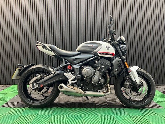 View our TRIUMPH Trident 660
