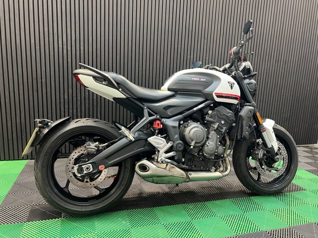 View our TRIUMPH Trident 660