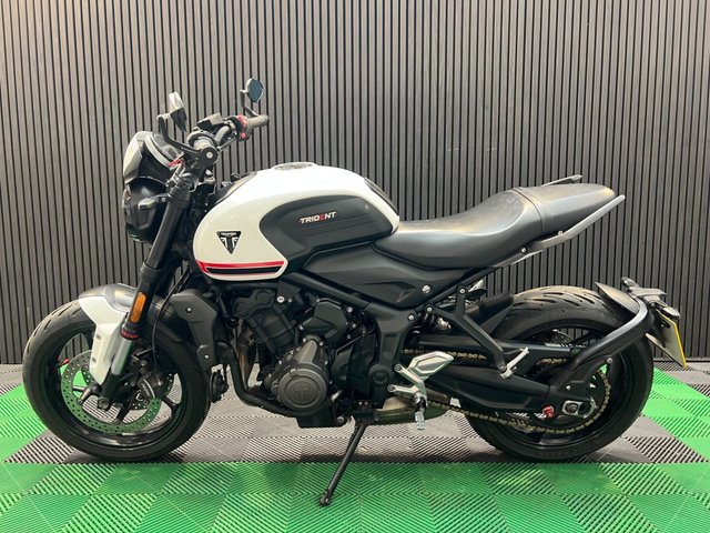 View our TRIUMPH Trident 660