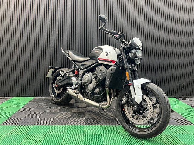 View our TRIUMPH Trident 660