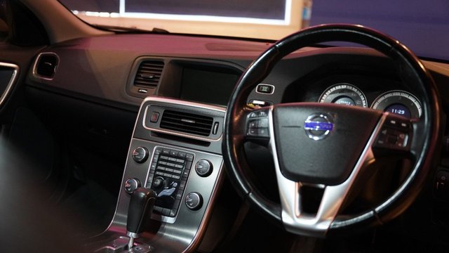 View our VOLVO V60