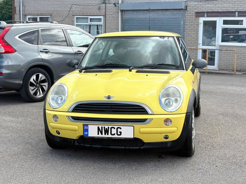 2002 MINI Hatch in yellow — photo 2 of 15