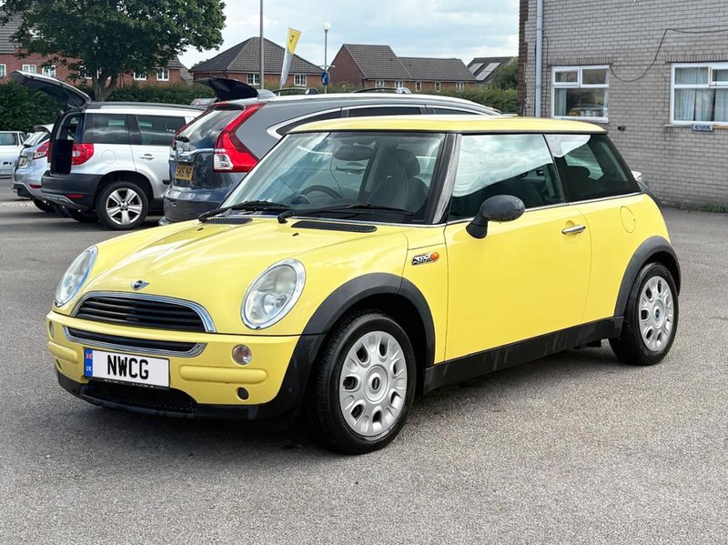 2002 MINI Hatch in yellow — photo 4 of 15