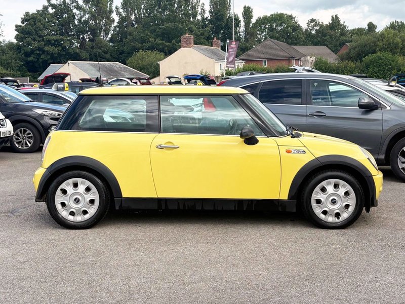 2002 MINI Hatch in yellow — photo 9 of 15