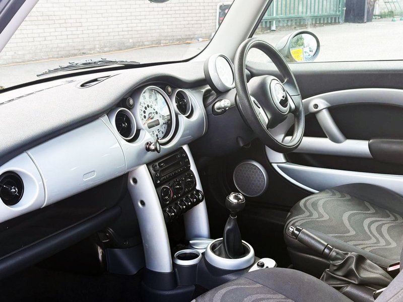 2002 MINI Hatch in yellow — photo 11 of 15