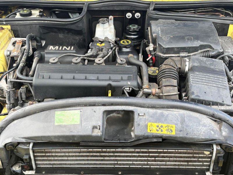 2002 MINI Hatch in yellow — photo 3 of 15