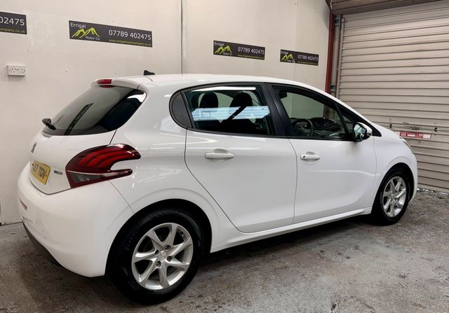 View our PEUGEOT 208