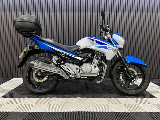 View our SUZUKI Inazuma 250