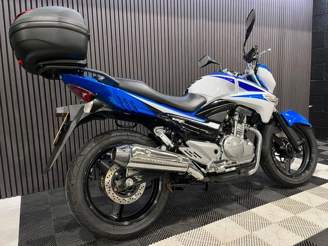 View our SUZUKI Inazuma 250